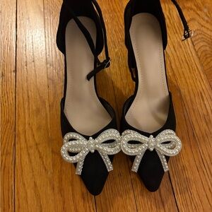 Elegant Black Women's Shoes with Pearl Bow